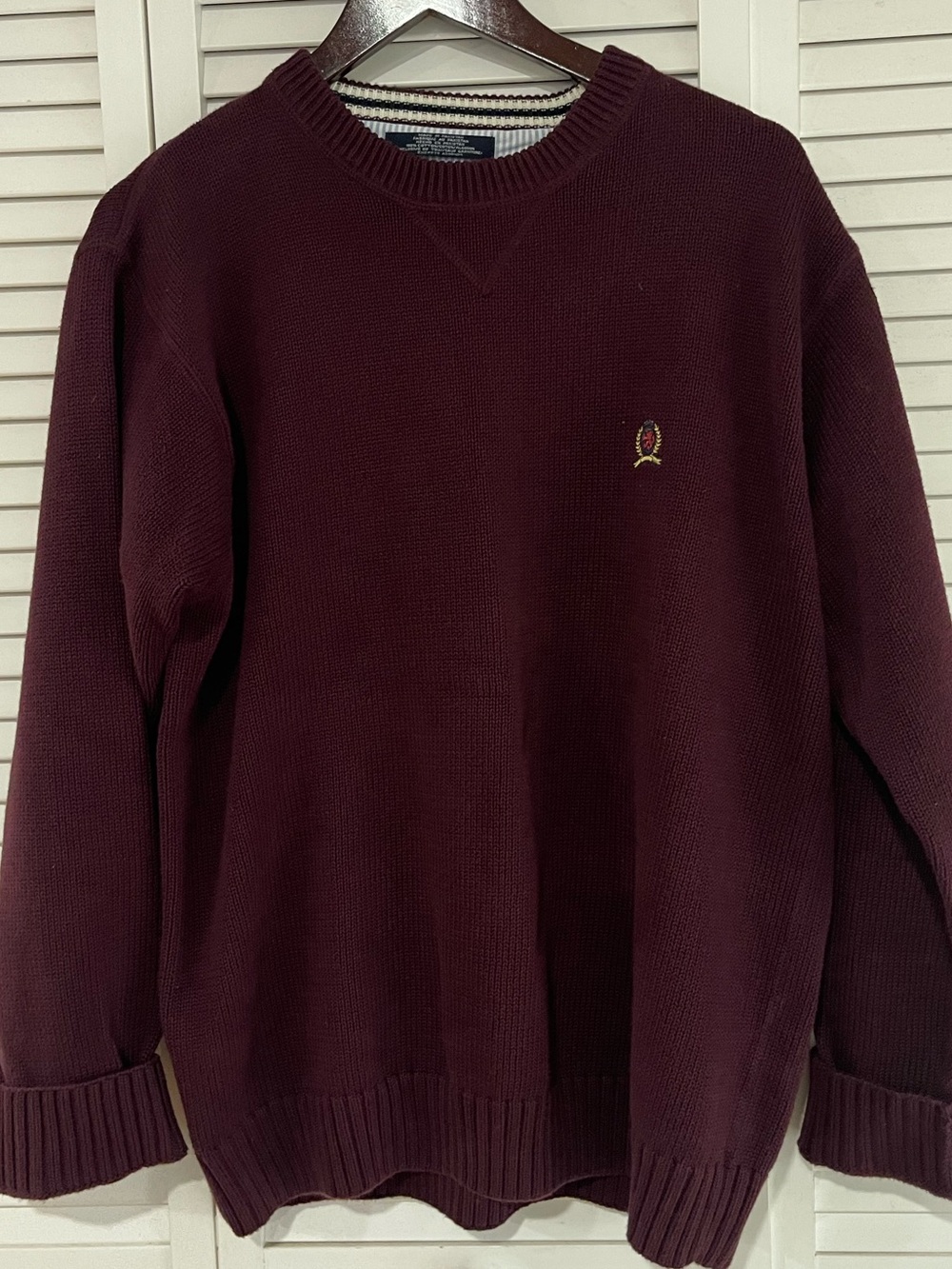 Vintage Tommy Hilfiger Men's Crewneck Sweater in Burgundy